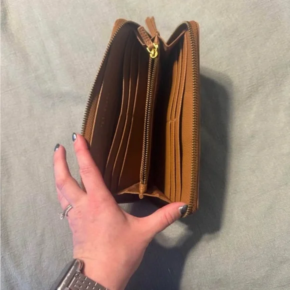 Tory Burch wallet - Picture 3 of 3